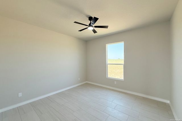 124 CAMINO VERDE CT, La Vernia, TX 78121