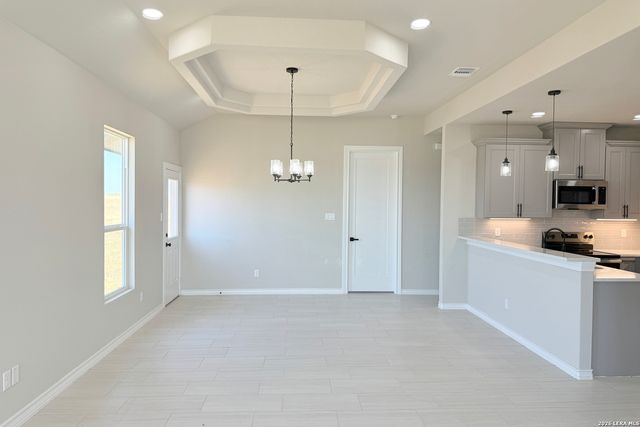 124 CAMINO VERDE CT, La Vernia, TX 78121
