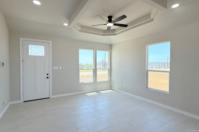 124 CAMINO VERDE CT, La Vernia, TX 78121