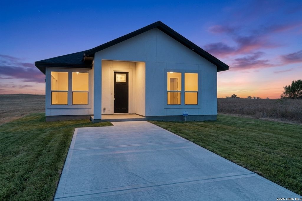 124 CAMINO VERDE CT, La Vernia, TX 78121