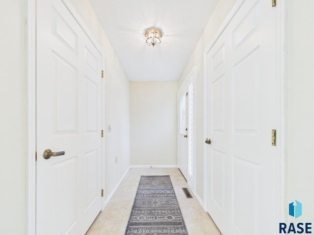 2425 S Center Ave Avenue, Sioux Falls, SD 57105