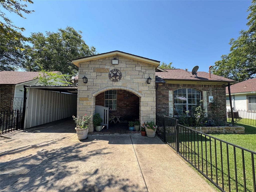 407 S Garrett Avenue, Dallas, TX 75223