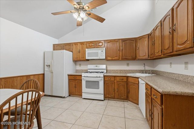 107 Bowne Court 35, Matawan, NJ 07747