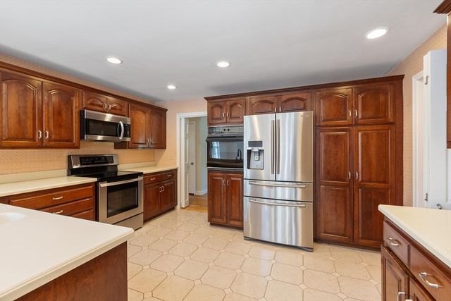 305 High St Ext, Lancaster, MA 01523