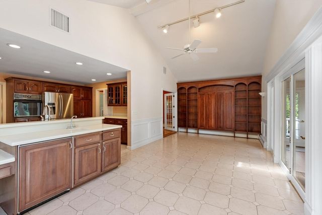 305 High St Ext, Lancaster, MA 01523