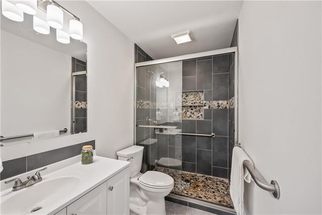 905 NW 112th Terrace, Kansas City, MO 64155