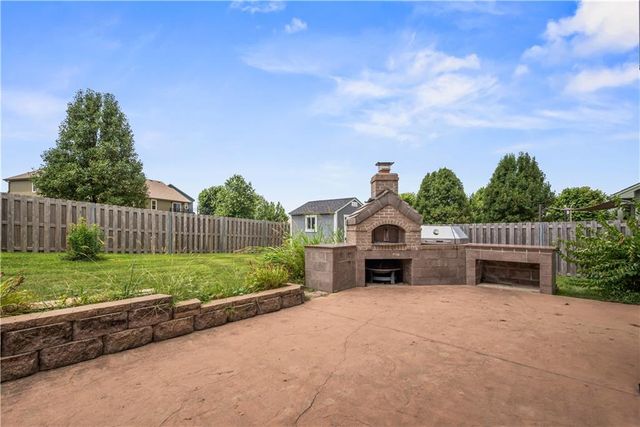 905 NW 112th Terrace, Kansas City, MO 64155