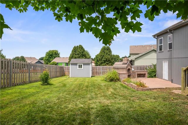 905 NW 112th Terrace, Kansas City, MO 64155