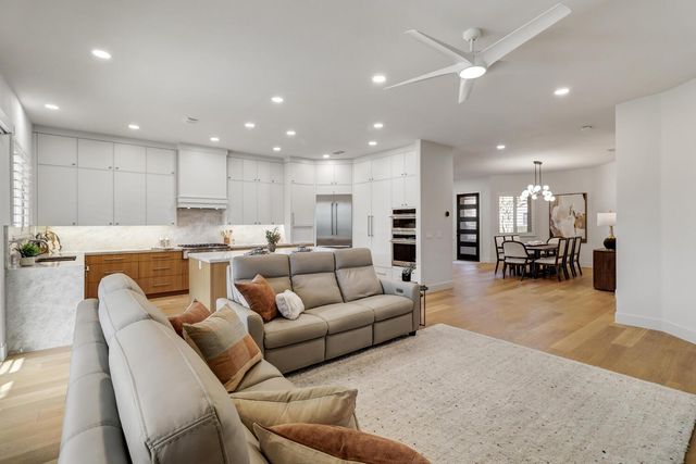 2701 Robinson Creek Ln, Elk Grove, CA 95758