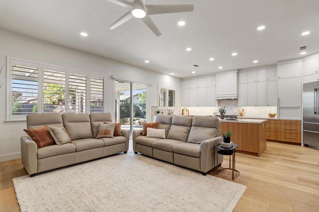 2701 Robinson Creek Ln, Elk Grove, CA 95758