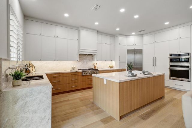 2701 Robinson Creek Ln, Elk Grove, CA 95758