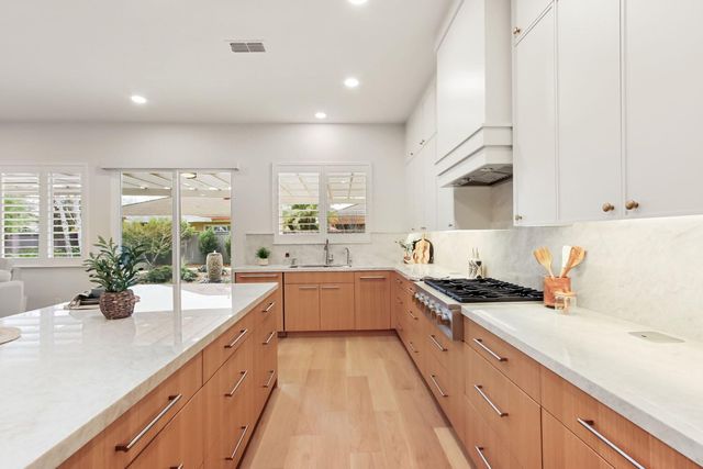 2701 Robinson Creek Ln, Elk Grove, CA 95758