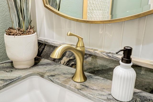 2701 Robinson Creek Ln, Elk Grove, CA 95758