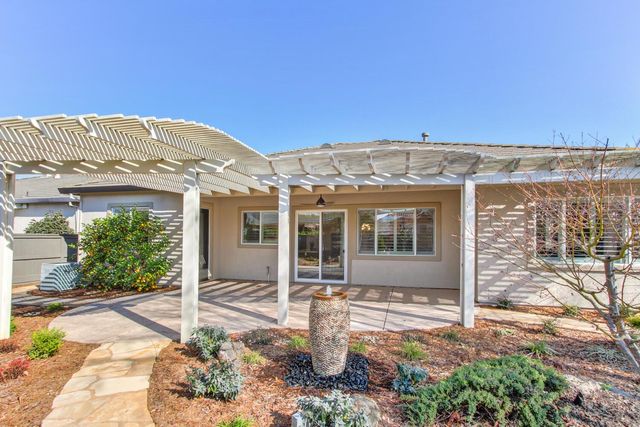 2701 Robinson Creek Ln, Elk Grove, CA 95758