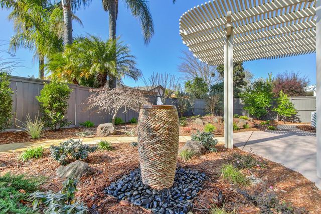 2701 Robinson Creek Ln, Elk Grove, CA 95758