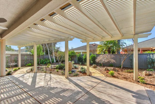 2701 Robinson Creek Ln, Elk Grove, CA 95758