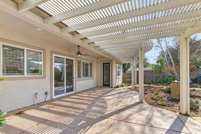 2701 Robinson Creek Ln, Elk Grove, CA 95758