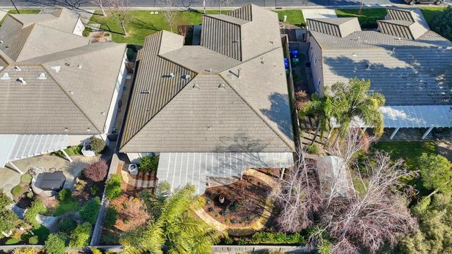 2701 Robinson Creek Ln, Elk Grove, CA 95758