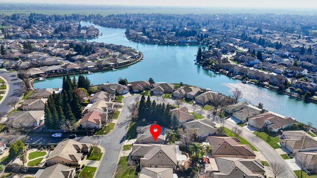 2701 Robinson Creek Ln, Elk Grove, CA 95758