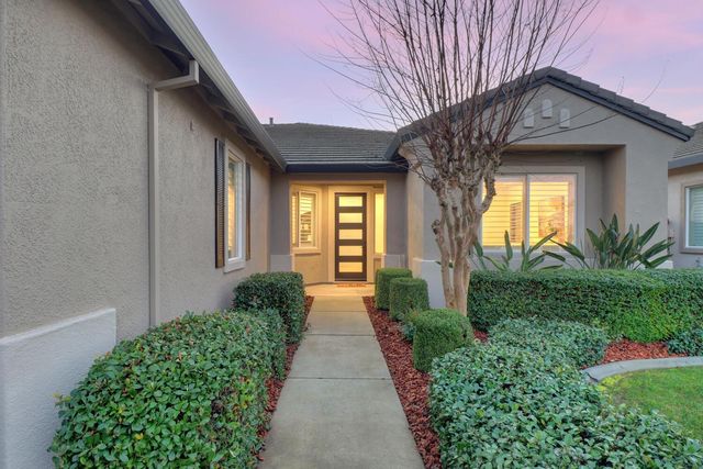 2701 Robinson Creek Ln, Elk Grove, CA 95758
