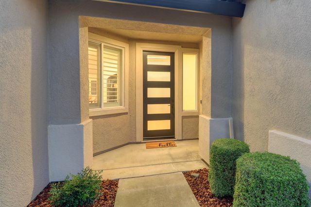 2701 Robinson Creek Ln, Elk Grove, CA 95758