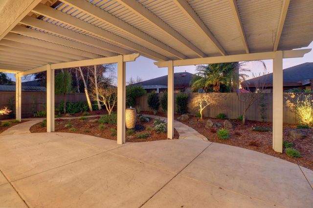 2701 Robinson Creek Ln, Elk Grove, CA 95758