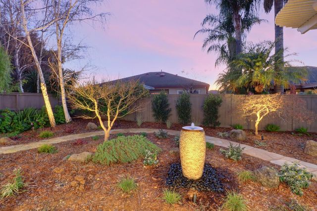 2701 Robinson Creek Ln, Elk Grove, CA 95758