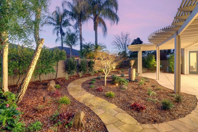 2701 Robinson Creek Ln, Elk Grove, CA 95758