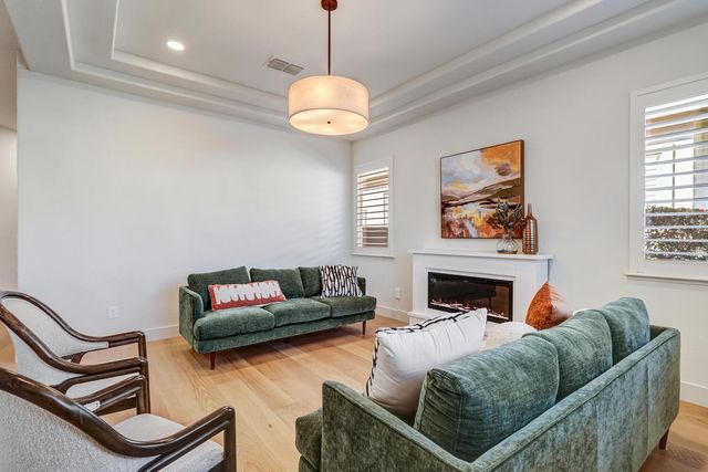 2701 Robinson Creek Ln, Elk Grove, CA 95758