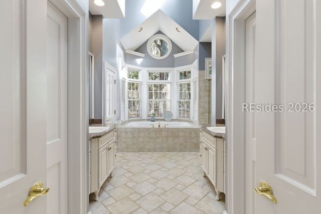 18 Forest Lake Dr, Daufuskie Island, SC 29915