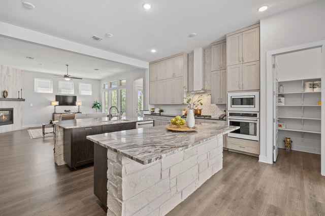2332 Airport DR, Leander, TX 78641