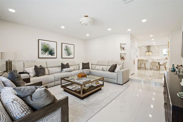 16140 Aberdeen Way, Miami Lakes, FL 33014