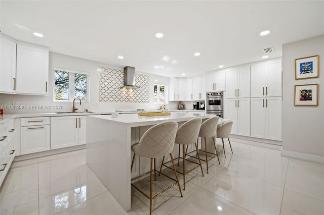 16140 Aberdeen Way, Miami Lakes, FL 33014