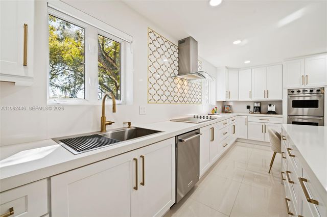 16140 Aberdeen Way, Miami Lakes, FL 33014