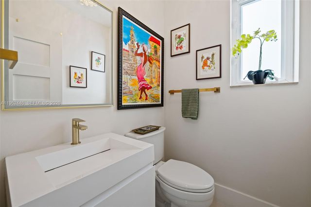 16140 Aberdeen Way, Miami Lakes, FL 33014