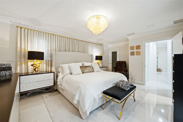 16140 Aberdeen Way, Miami Lakes, FL 33014