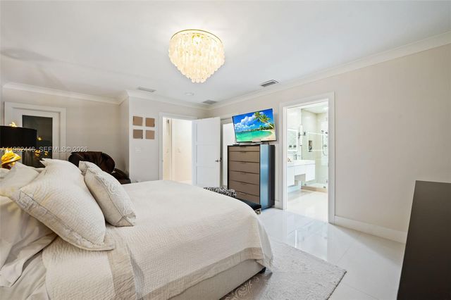 16140 Aberdeen Way, Miami Lakes, FL 33014