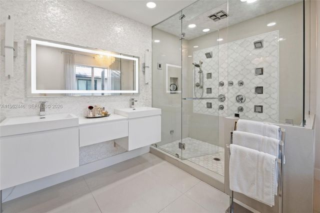 16140 Aberdeen Way, Miami Lakes, FL 33014