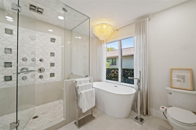 16140 Aberdeen Way, Miami Lakes, FL 33014