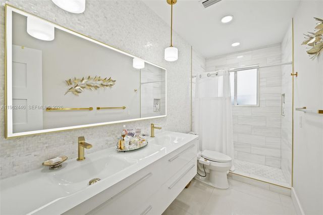 16140 Aberdeen Way, Miami Lakes, FL 33014