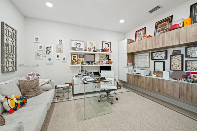 16140 Aberdeen Way, Miami Lakes, FL 33014