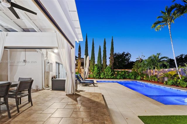 16140 Aberdeen Way, Miami Lakes, FL 33014