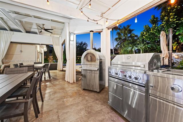 16140 Aberdeen Way, Miami Lakes, FL 33014