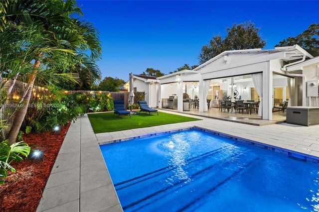 16140 Aberdeen Way, Miami Lakes, FL 33014