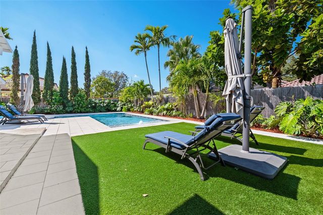 16140 Aberdeen Way, Miami Lakes, FL 33014