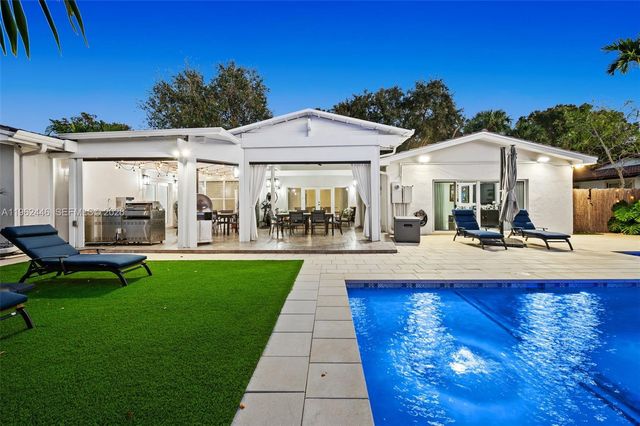 16140 Aberdeen Way, Miami Lakes, FL 33014