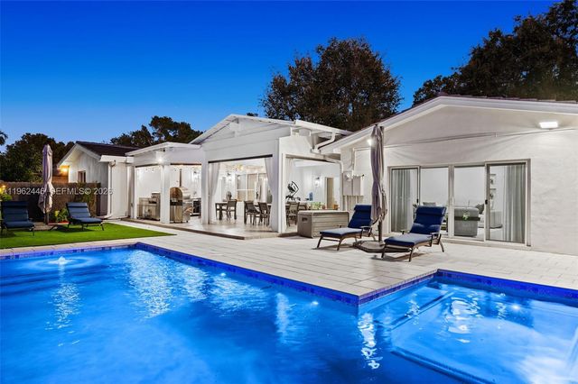 16140 Aberdeen Way, Miami Lakes, FL 33014