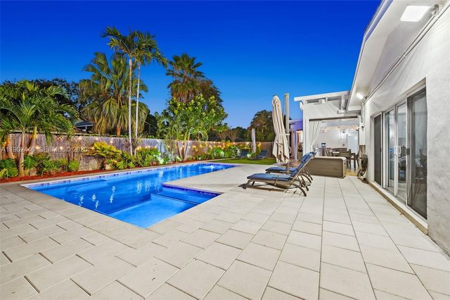 16140 Aberdeen Way, Miami Lakes, FL 33014