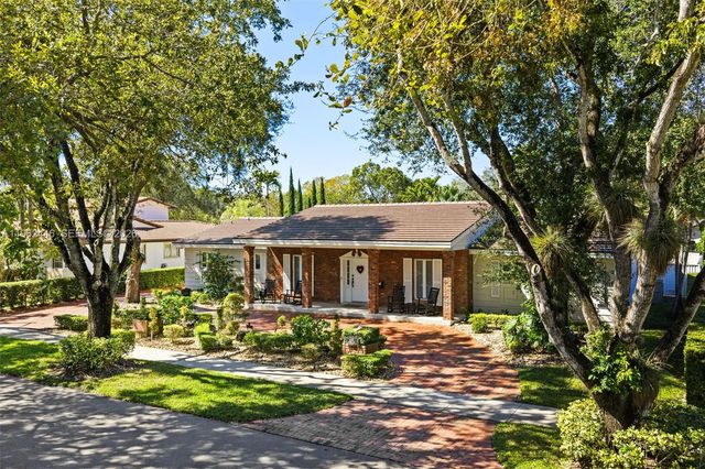 16140 Aberdeen Way, Miami Lakes, FL 33014