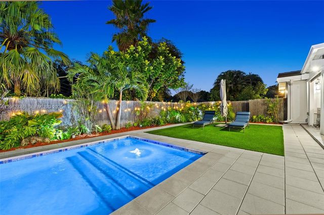 16140 Aberdeen Way, Miami Lakes, FL 33014